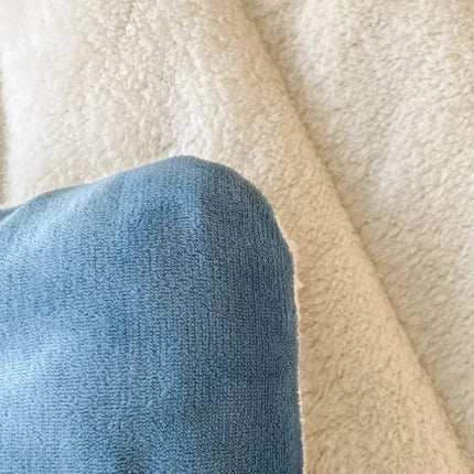 Thick Fleece Blanket with Sherpa Lining – Soft & Warm Winter Throw for Bed or Couch – Available in Multiple Colors