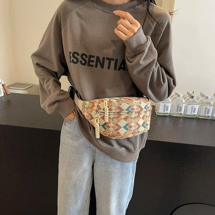 Geometric Crossbody Banana Bag – Stylish Fanny Pack with Adjustable Strap & Zipper Closure