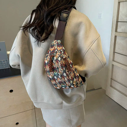 Geometric Crossbody Banana Bag – Stylish Fanny Pack with Adjustable Strap & Zipper Closure