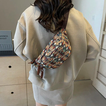 Geometric Crossbody Banana Bag – Stylish Fanny Pack with Adjustable Strap & Zipper Closure