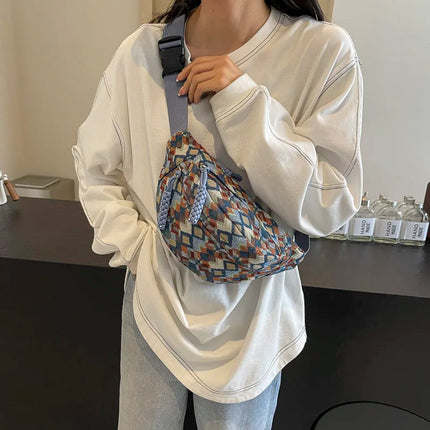 Geometric Crossbody Banana Bag – Stylish Fanny Pack with Adjustable Strap & Zipper Closure