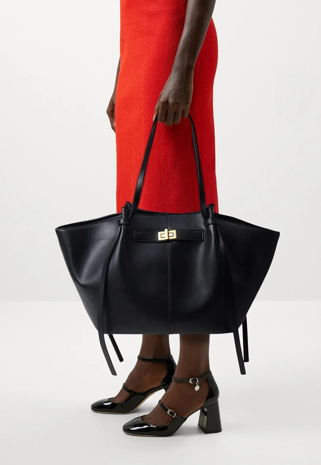 Elegant Tote Handbag – Timeless & Functional