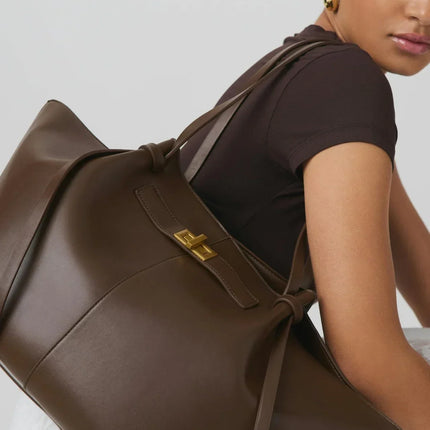 Elegant Tote Handbag – Timeless & Functional