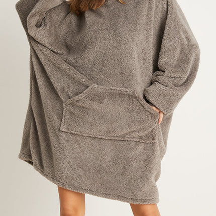 Cozy Oversized Huggie Hoodie Blanket – Warm Flannel Hooded Blanket with Sleeves & Kangaroo Pocket