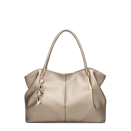 Trendy Vegan Leather Handbag – Elegant & Practical with Gold Details