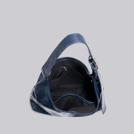 Black Shoulder Bag – Minimalist Design with Spacious Storage