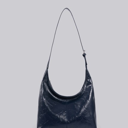 Black Shoulder Bag – Minimalist Design with Spacious Storage