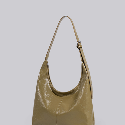 Black Shoulder Bag – Minimalist Design with Spacious Storage