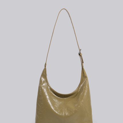 Black Shoulder Bag – Minimalist Design with Spacious Storage