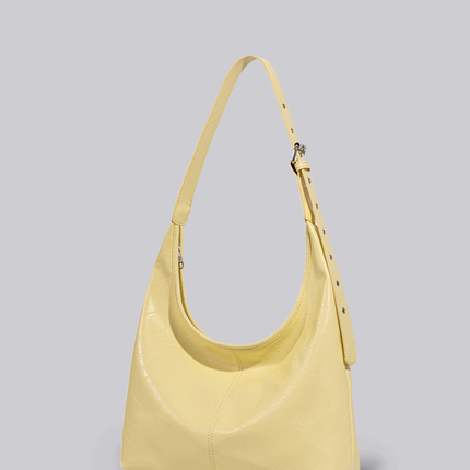 Black Shoulder Bag – Minimalist Design with Spacious Storage