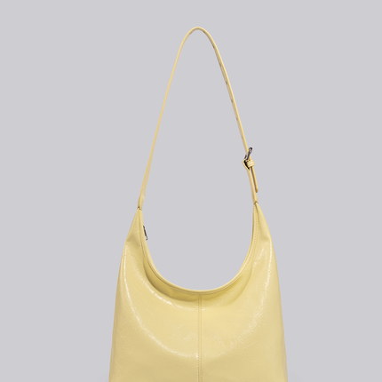 Black Shoulder Bag – Minimalist Design with Spacious Storage