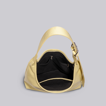 Black Shoulder Bag – Minimalist Design with Spacious Storage