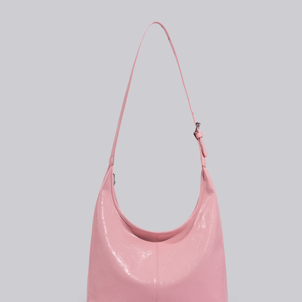 Black Shoulder Bag – Minimalist Design with Spacious Storage