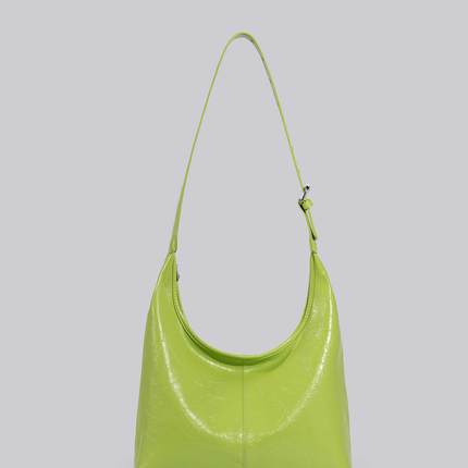 Black Shoulder Bag – Minimalist Design with Spacious Storage